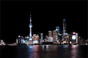 Which city has more entertainment venues